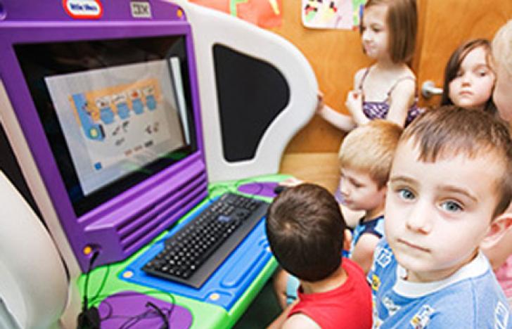 IBM spendet 52 KidSmart Lerncomputer an Wiener Vorschulen